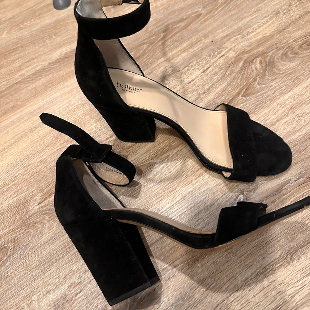 Botkier size 9 black suede sandals